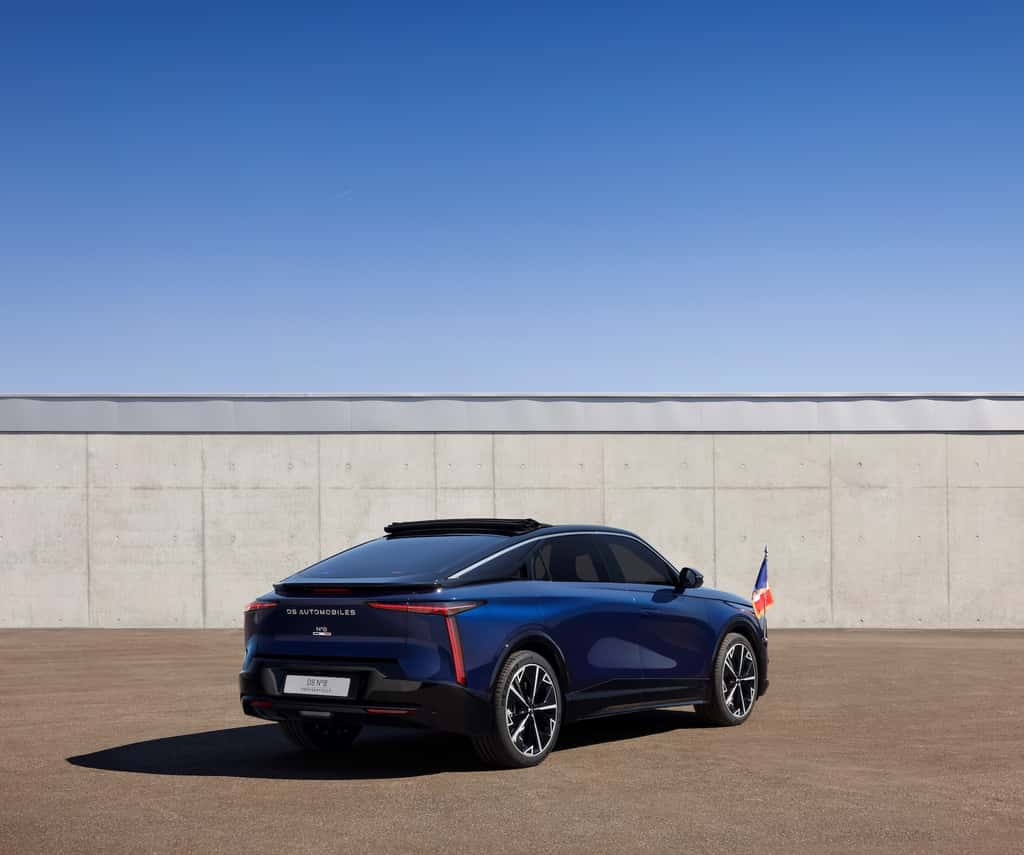 Tout comme la version grand public, la DS N° 8 Présidentielle est 100 % électrique. © Stellantis, DS Automobiles
